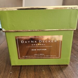Chandel Oud Vetiver Candle - Green